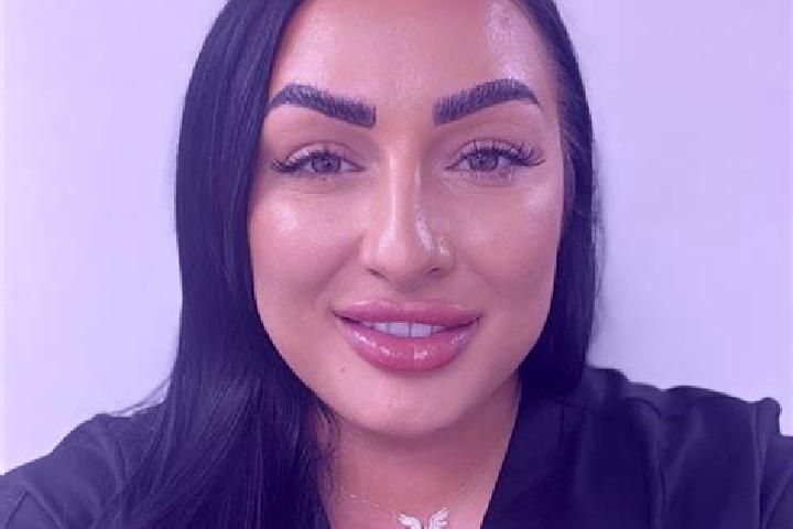 Ellie, 22 — Escort in Wooburn Green, United Kingdom