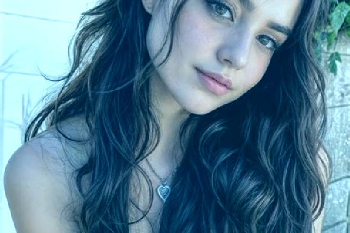 Ellie, 23, a auburn amber-eyed mediterranean companion based in Pantar. Offering Domination, Duos, GFE, BDSM. Available for incall and outcall, overnight boo...