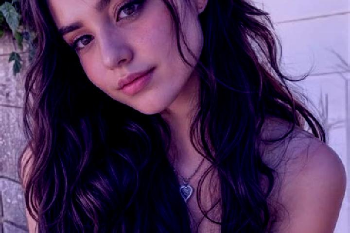 Ellie, 23, a auburn brown-eyed middle eastern companion based in Biescas. Offering Dinner Date, Couples, Erotic Massage, A-Level. Available for incall and ou...