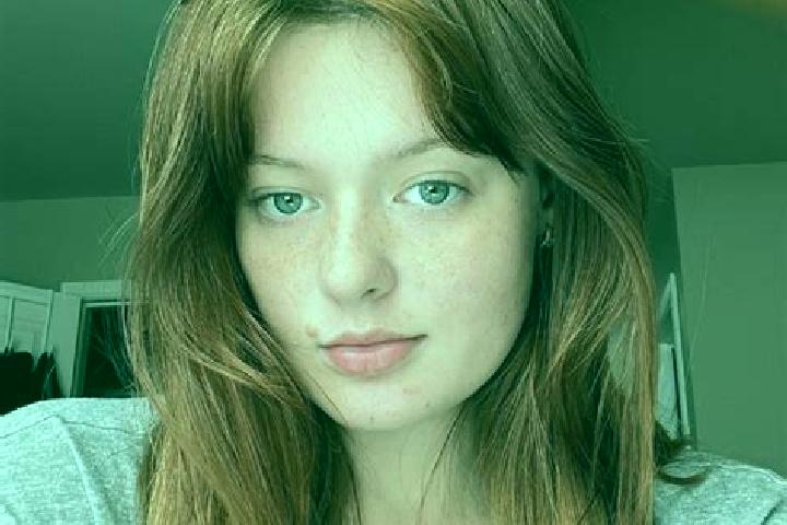 Ellie, 23, a auburn grey-eyed mediterranean companion based in Siaredougou. Offering GFE, Domination, Dinner Date, Erotic Massage. Available for incall and o...