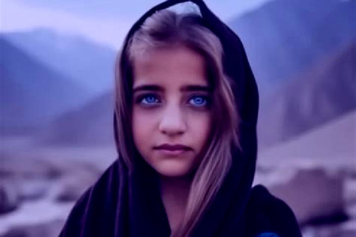 Ellie, 23, a blonde amber-eyed middle eastern companion based in Dobrzyniewo Duze. Offering BDSM, Tantra, CIM. Available for incall and outcall, day and even...