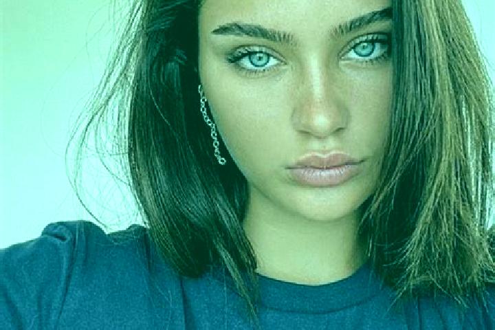 Ellie, 23, a brunette blue-eyed caribbean companion based in Martin Miguel. Offering Couples, Deep French Kissing, Roleplay. Available for incall and outcall...