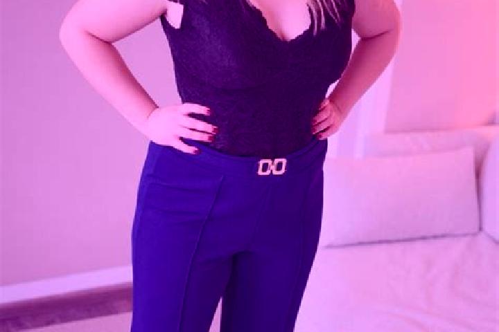 Ellie, 23, a red brown-eyed caucasian companion based in Huldenberg. Offering Erotic Massage, BDSM, Party Girl. Available for incall and outcall, overnight b...