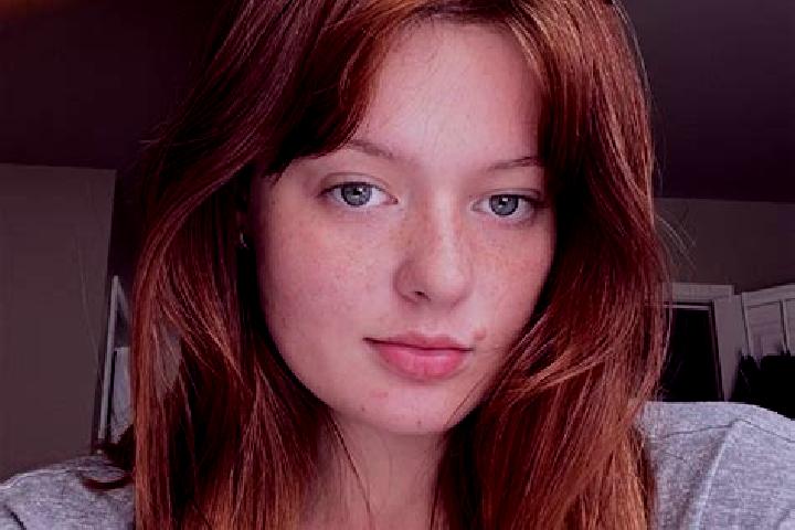 Ellie, 23, a red brown-eyed latina companion based in Rengang. Offering A-Level, OWO, 69. Available for incall and outcall, overnight bookings available.