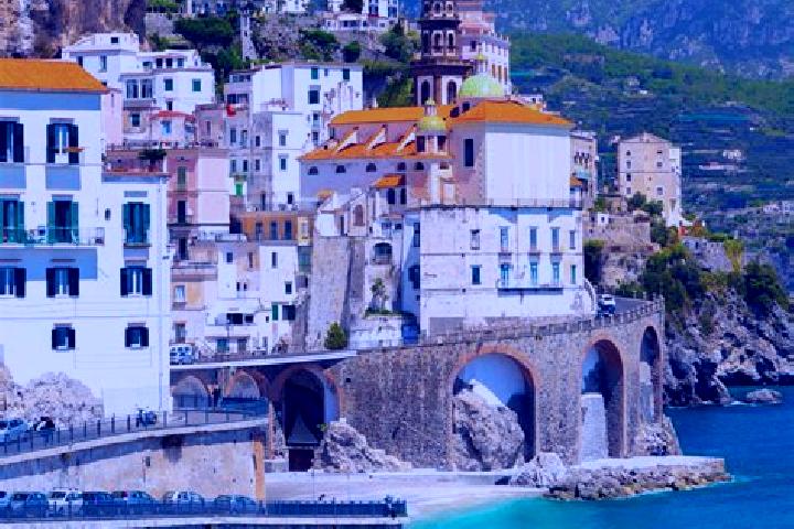 Ellie, 23 — Escort in Carpeneda, Italy