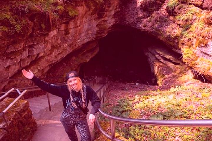 Ellie, 23 — Escort in Cave City, United States