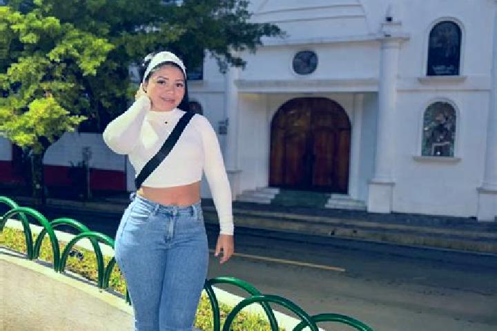 Ellie, 23 — Escort in El Tigre, Honduras