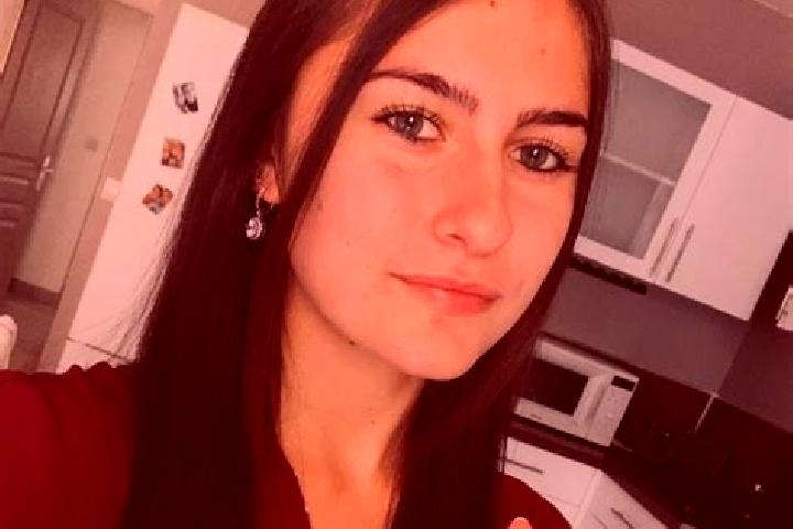 Ellie, 23 — Escort in Jacob-Bellecombette, France