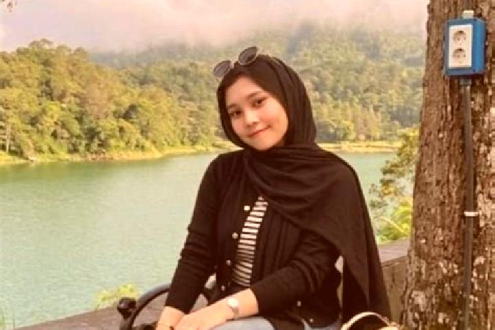 Ellie, 23 — Escort in Leksula, Indonesia