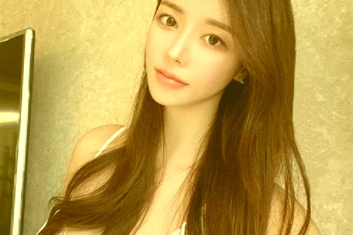 Ellie, 23 — Escort in Mawang, China