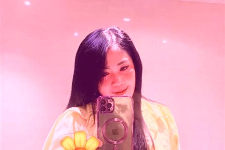 Ellie, 23 — Escort in Pagatan, Indonesia
