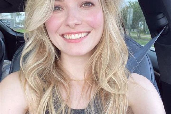 Ellie, 23 — Escort in Santa Cruz, United States
