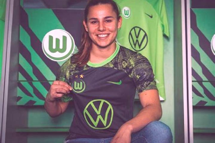 Ellie, 23 — Escort in Wolfsburg-Unkeroda, Germany
