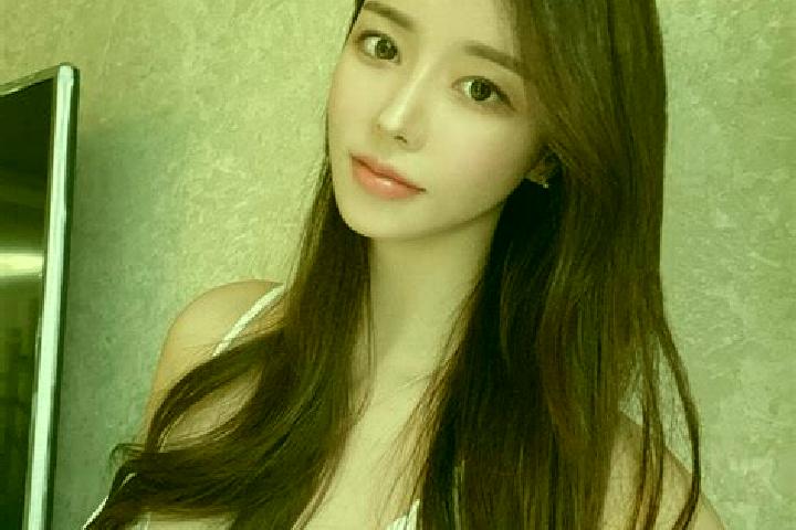 Ellie, 23 — Escort in Zhadong, China