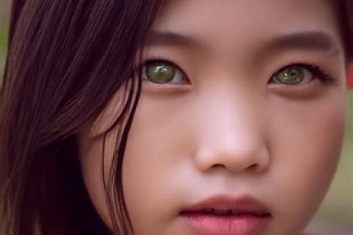 Ellie, 24, a auburn green-eyed asian companion based in Heltersberg. Offering Tantra, Roleplay, Massage, Dinner Date. Available for incall and outcall, day a...