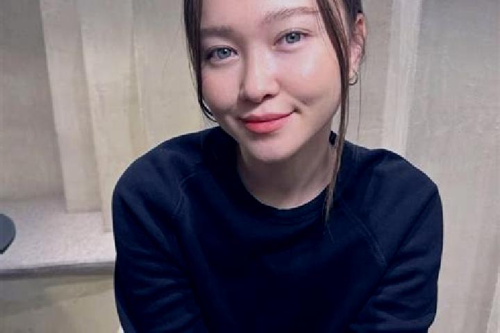 Ellie, 24, a black blue-eyed asian companion based in Vendin-les-Bethune. Offering Duos, Erotic Massage, Massage, Roleplay. Available for incall and outcall,...