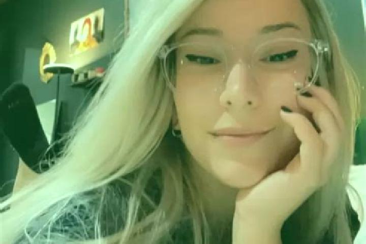 Ellie, 24, a blonde grey-eyed latina companion based in Grosani. Offering Domination, Erotic Massage, Dinner Date. Available for incall and outcall, overnigh...