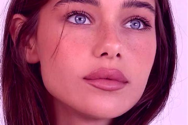 Ellie, 24, a brunette brown-eyed european companion based in Jetiba. Offering Duos, Dinner Date, Massage. Available for incall and outcall, day and evening d...