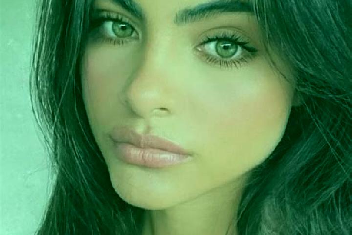 Ellie, 24, a brunette dark-eyed middle eastern companion based in Pila. Offering Domination, Tantra, A-Level, Overnight. Available for incall and outcall, ov...