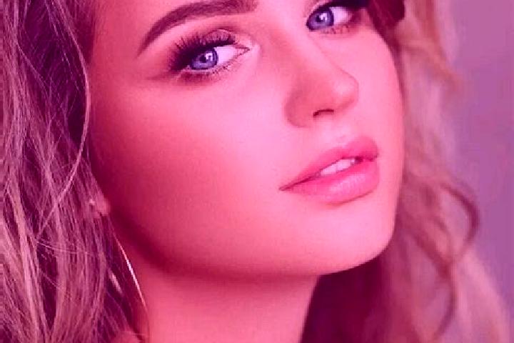 Ellie, 24, a dark blonde blue-eyed european companion based in Bekoso. Offering Party Girl, Overnight, Roleplay, 69. Available for incall and outcall, day an...