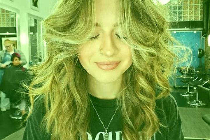 Ellie, 24 — Escort in Bangs, United States