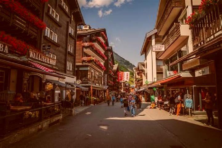 Ellie, 24 — Escort in Buhler, Switzerland