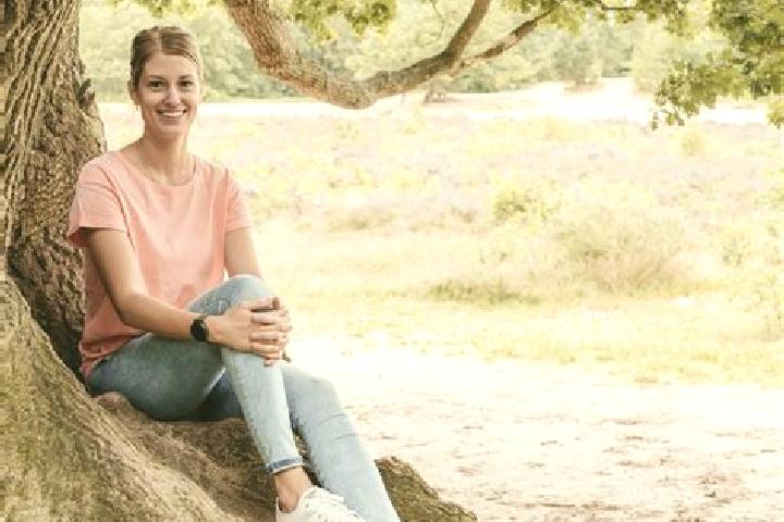 Ellie, 24 — Escort in De Maer, Netherlands