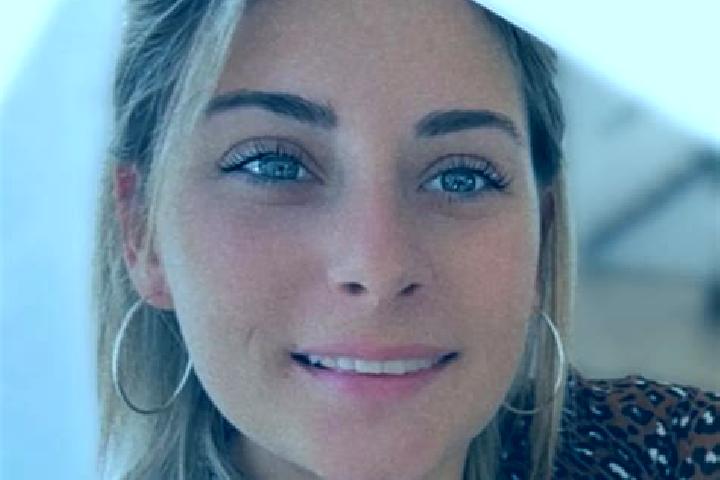 Ellie, 24 — Escort in La Ronde, France