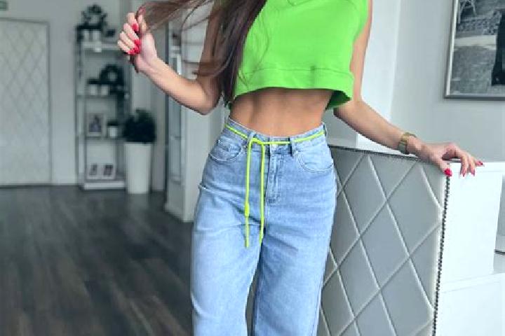 Ellie, 24 — Escort in Laza, Romania