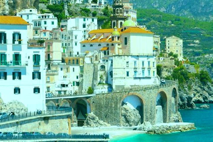 Ellie, 24 — Escort in Minturno, Italy