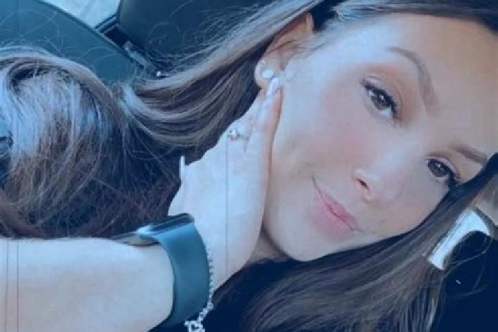 Ellie, 24 — Escort in Mlady Smolivec, Czech Republic