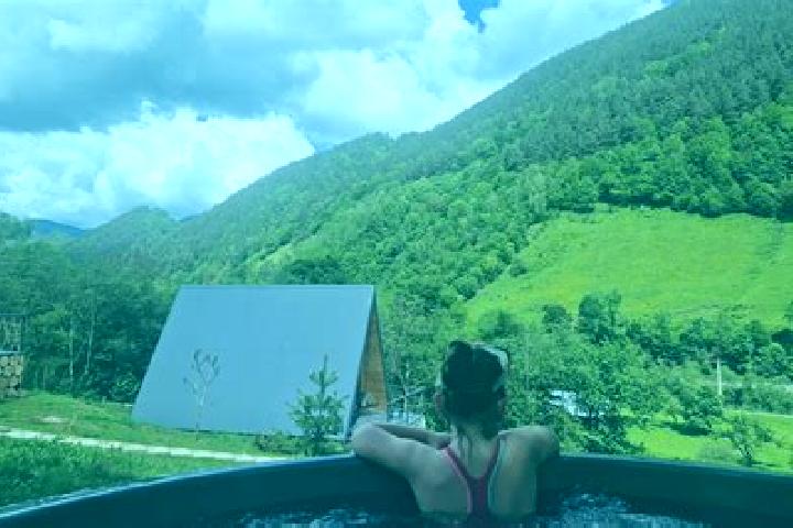 Ellie, 24 — Escort in Rau Sadului, Romania