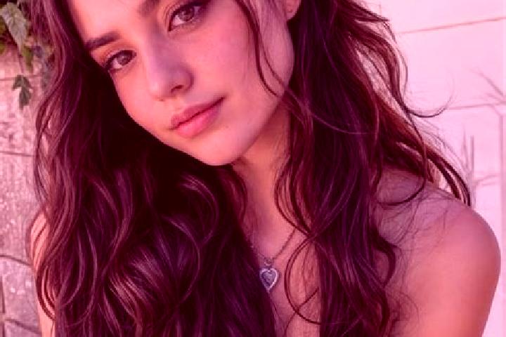 Ellie, 25, a auburn amber-eyed middle eastern companion based in Wu Kai Sha. Offering Striptease, Erotic Massage, Roleplay, 69, Overnight. Available for inca...