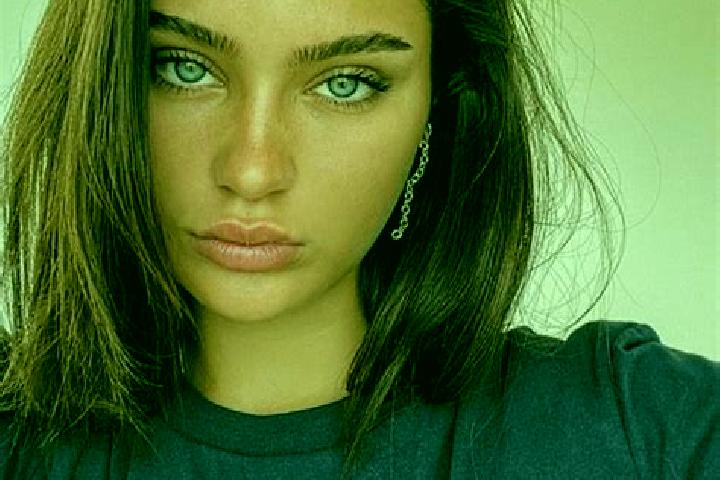 Ellie, 25, a brunette dark-eyed caribbean companion based in Lhenice. Offering A-Level, Dinner Date, Massage. Available for incall and outcall, day and eveni...