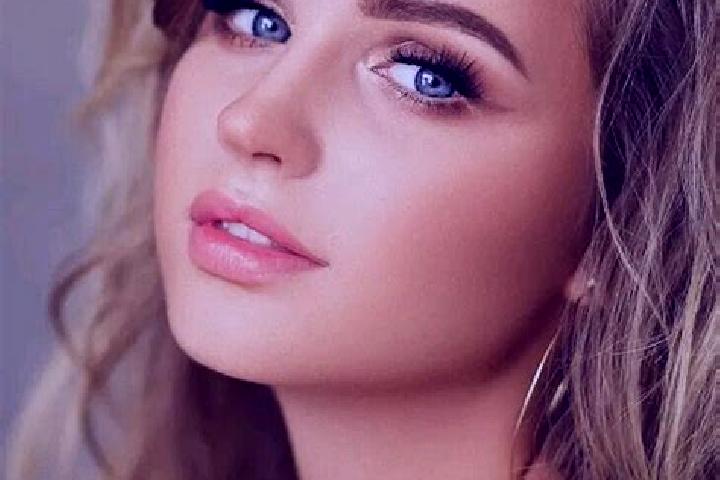 Ellie, 25, a dark blonde blue-eyed mediterranean companion based in Oshikango. Offering A-Level, Travel Companion, Massage. Available for incall and outcall,...