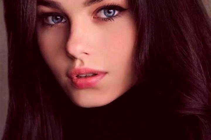 Ellie, 25, a red grey-eyed slavic companion based in Gandhi Nagar. Offering Girlfriend Experience, Roleplay, Tantra, Couples, Striptease. Available for incal...