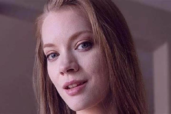 Ellie, 25 — Escort in Erin, United States