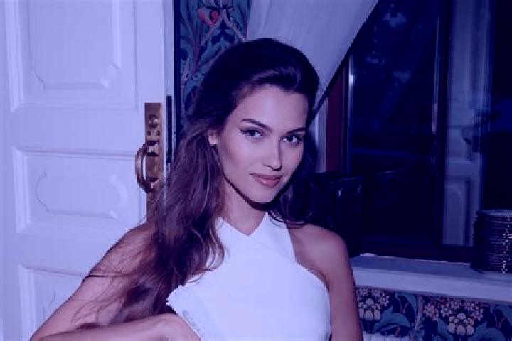 Ellie, 25 — Escort in Imeni Poliny Osipenko, Russia