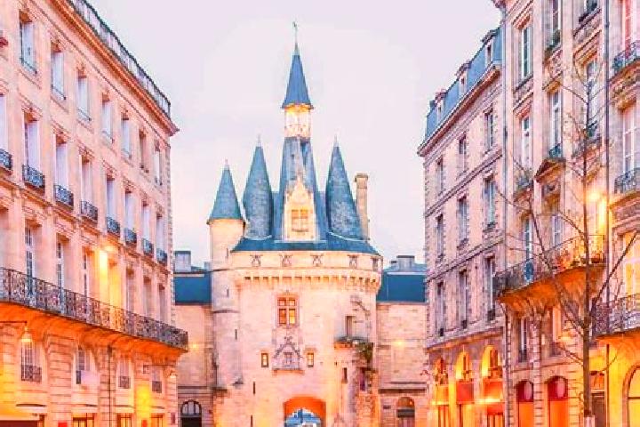Ellie, 25 — Escort in Leon, France