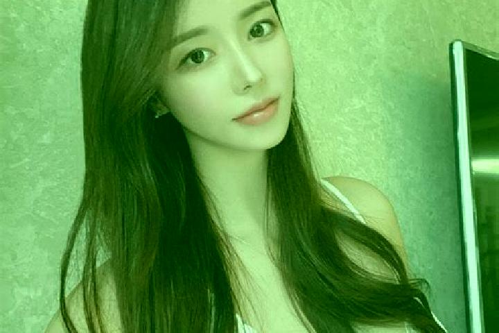 Ellie, 25 — Escort in Tian erhe, China