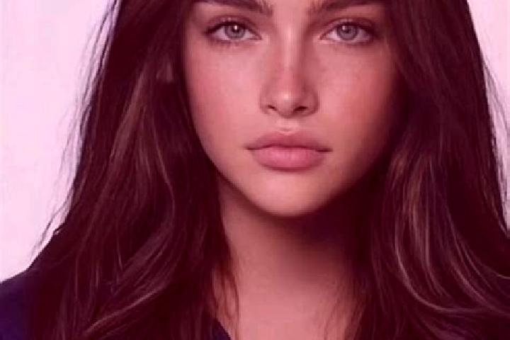 Ellie, 26, a brunette dark-eyed caucasian companion based in Borgolavezzaro. Offering Tantra, Dinner Date, Couples, Prostate Massage, BDSM. Available for inc...