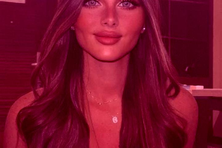 Ellie, 26, a brunette dark-eyed european companion based in Heuthen. Offering OWO, Dinner Date, Party Girl. Available for incall and outcall, overnight booki...