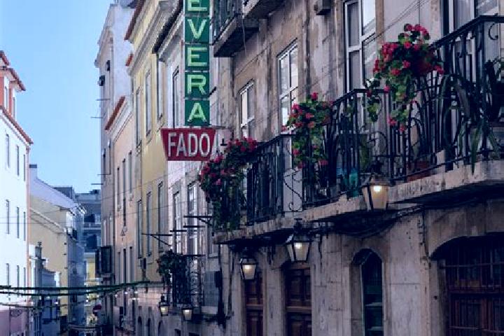 Ellie, 26 — Escort in Bairro do Loreto, Portugal