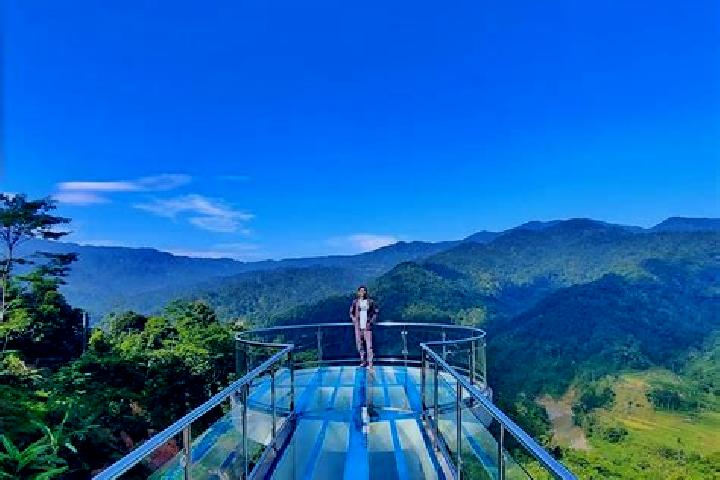 Ellie, 26 — Escort in Cibolang, Indonesia