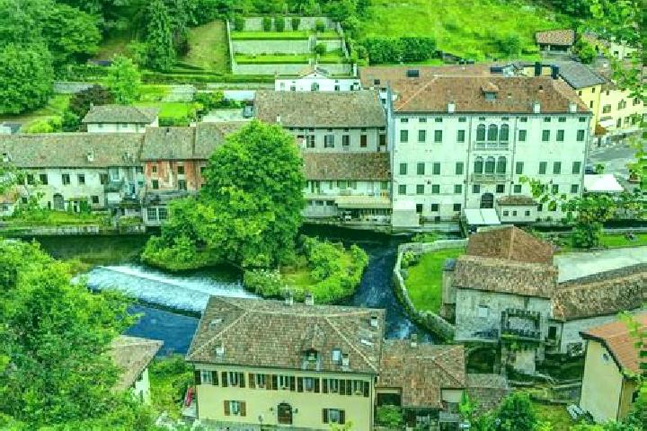 Ellie, 26 — Escort in Passirano, Italy