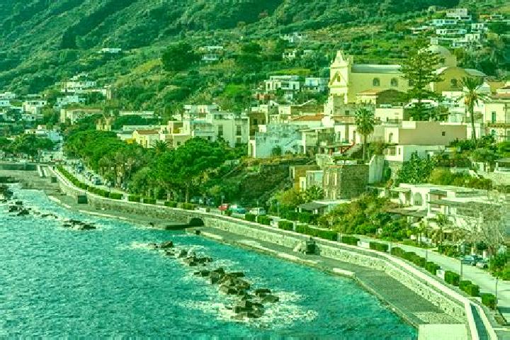 Ellie, 26 — Escort in Santa Marina Salina, Italy