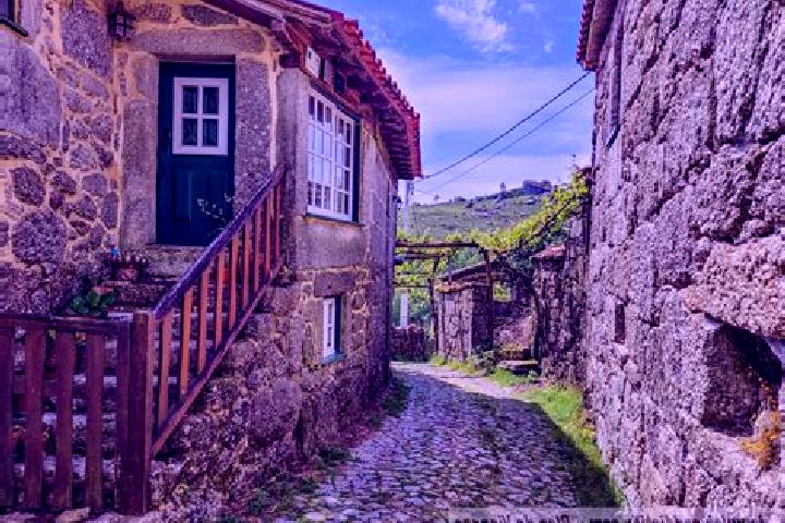 Ellie, 26 — Escort in Serra do Bouro, Portugal