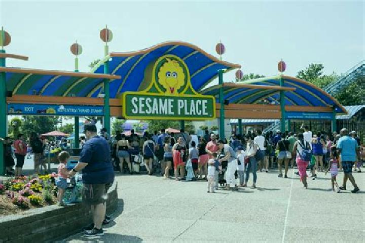 Ellie, 26 — Escort in Sesame Park, Canada