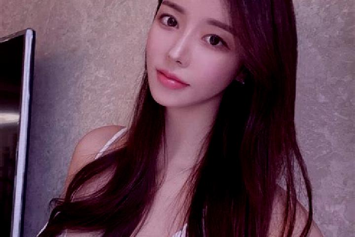 Ellie, 26 — Escort in Tieremu, China