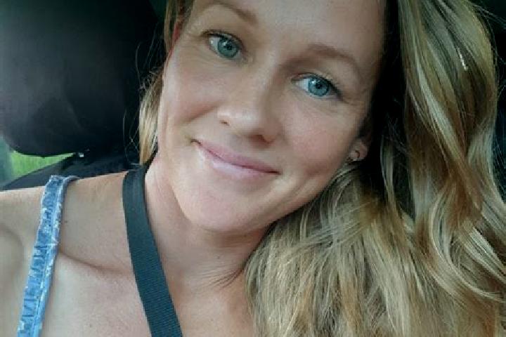 Ellie, 26 — Escort in Tully, United States